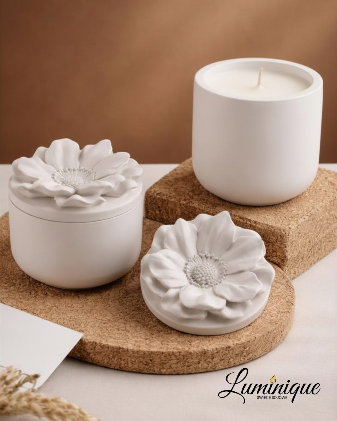 Świeca sojowa handmade Magnolia w naczyniu gipsowym – zapach magnolii